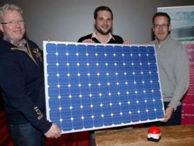 Essent en Brand Rex doneren opbrengst van vijf zonnepanelen aan Playing for Success